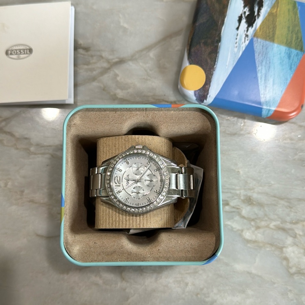 Women’s FOSSIL watch
